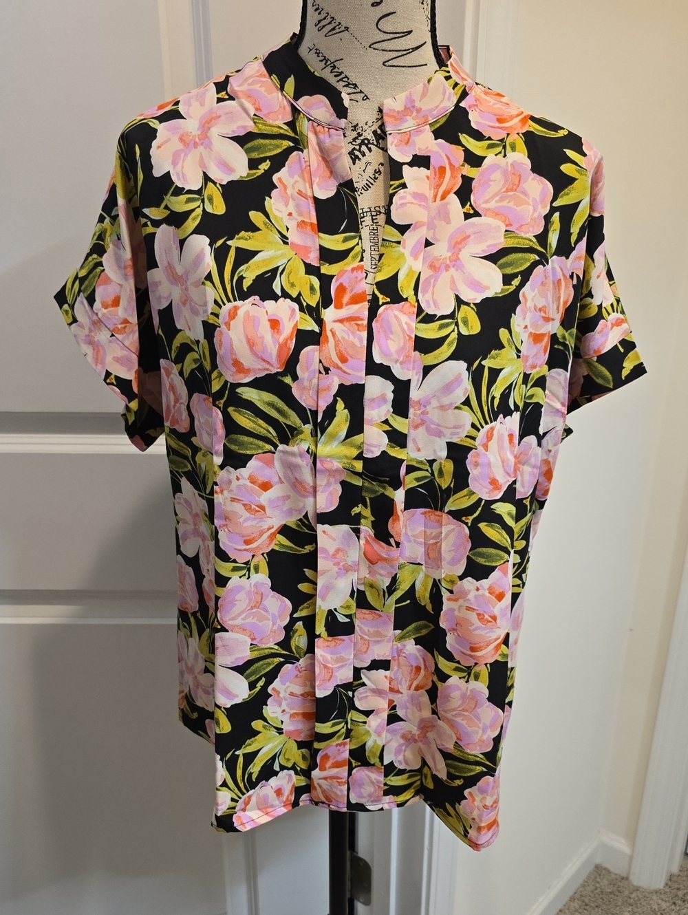 Short-Sleeve Mandarin Collar Blouse in Pink Floral on Black